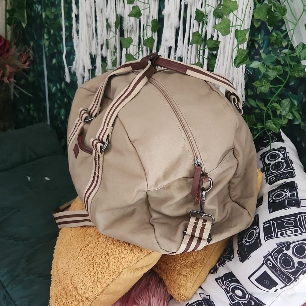 Sloan Gym Bag in Desert Canvas by Baekgaard